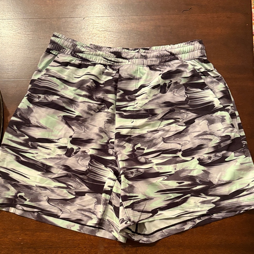 lululemon athletica Men's Shorts Pace Breaker.